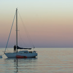 Segelboot im Abendrot